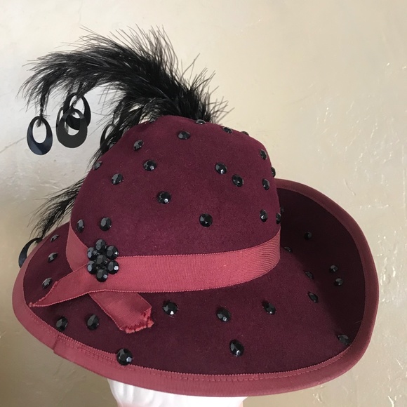 DRAMATIC 1930s\' BURGUNDY FELT WIDE BRIM FEDORA - BLACK BEADS + FEATHER SPRAY main image 11